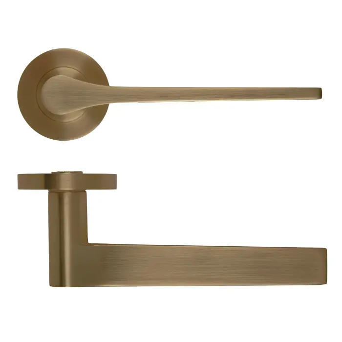 Gio Lever On Round Rose Door Handle